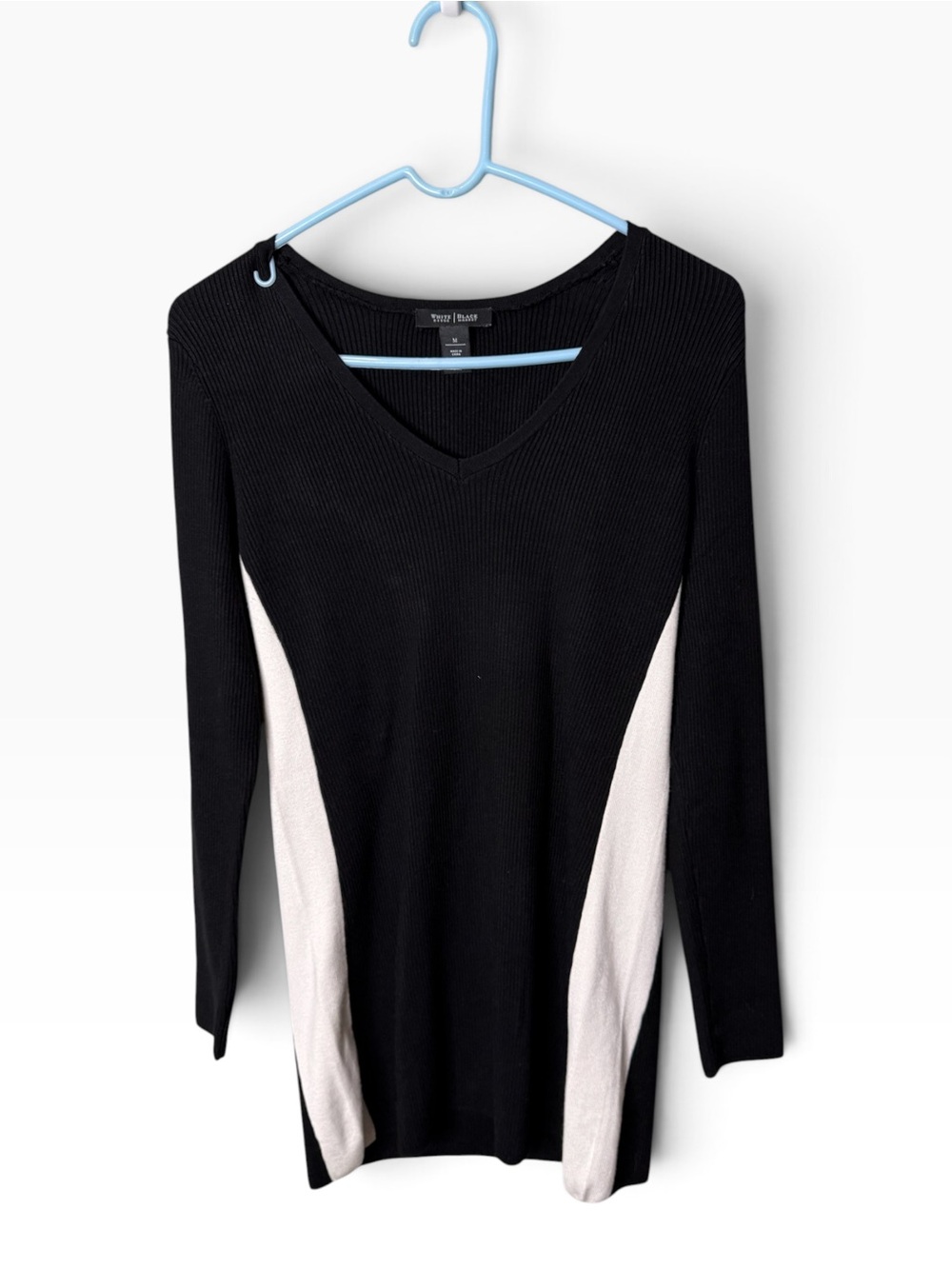 WHITE HOUSE BLACK MARKET Black White Med V-Neck Long Sleeve Ribbed Sweater Dress